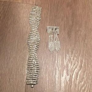 🎉last deal 🎉Cache bracelet and earring set